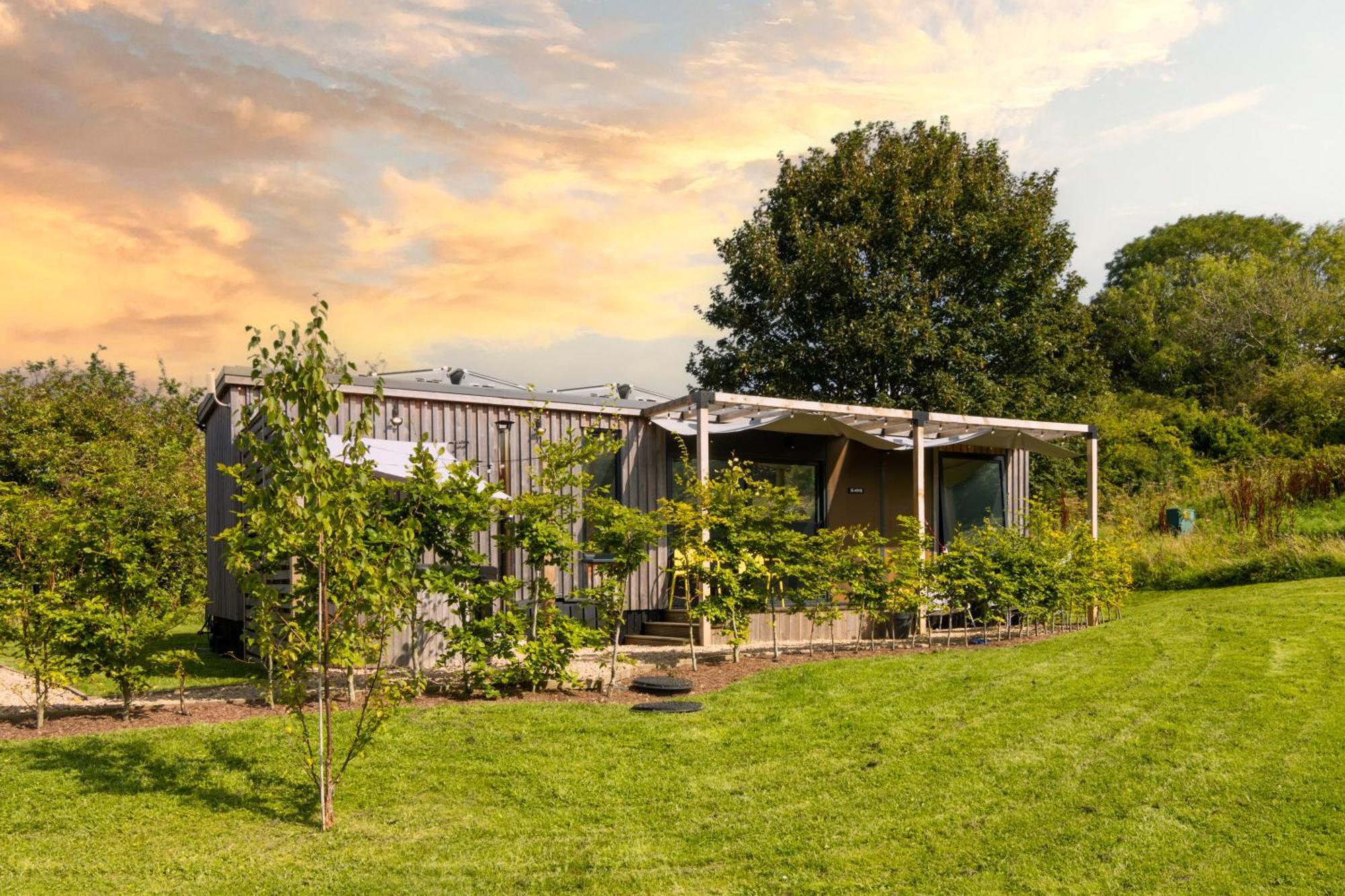 The Hive - Unique Hot Tub Cabin In Millport Exterior photo